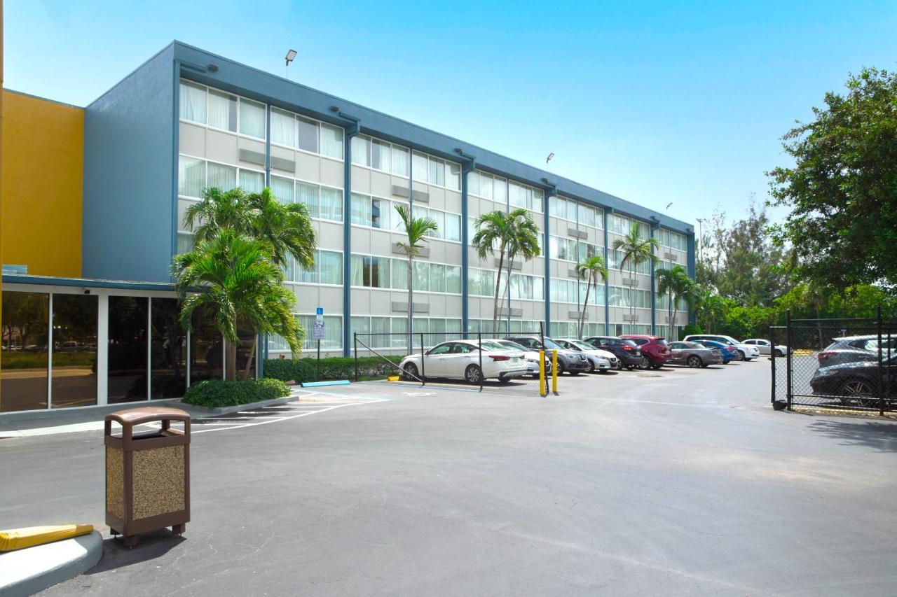 Envision Hotel Miami International Airport Екстер'єр фото