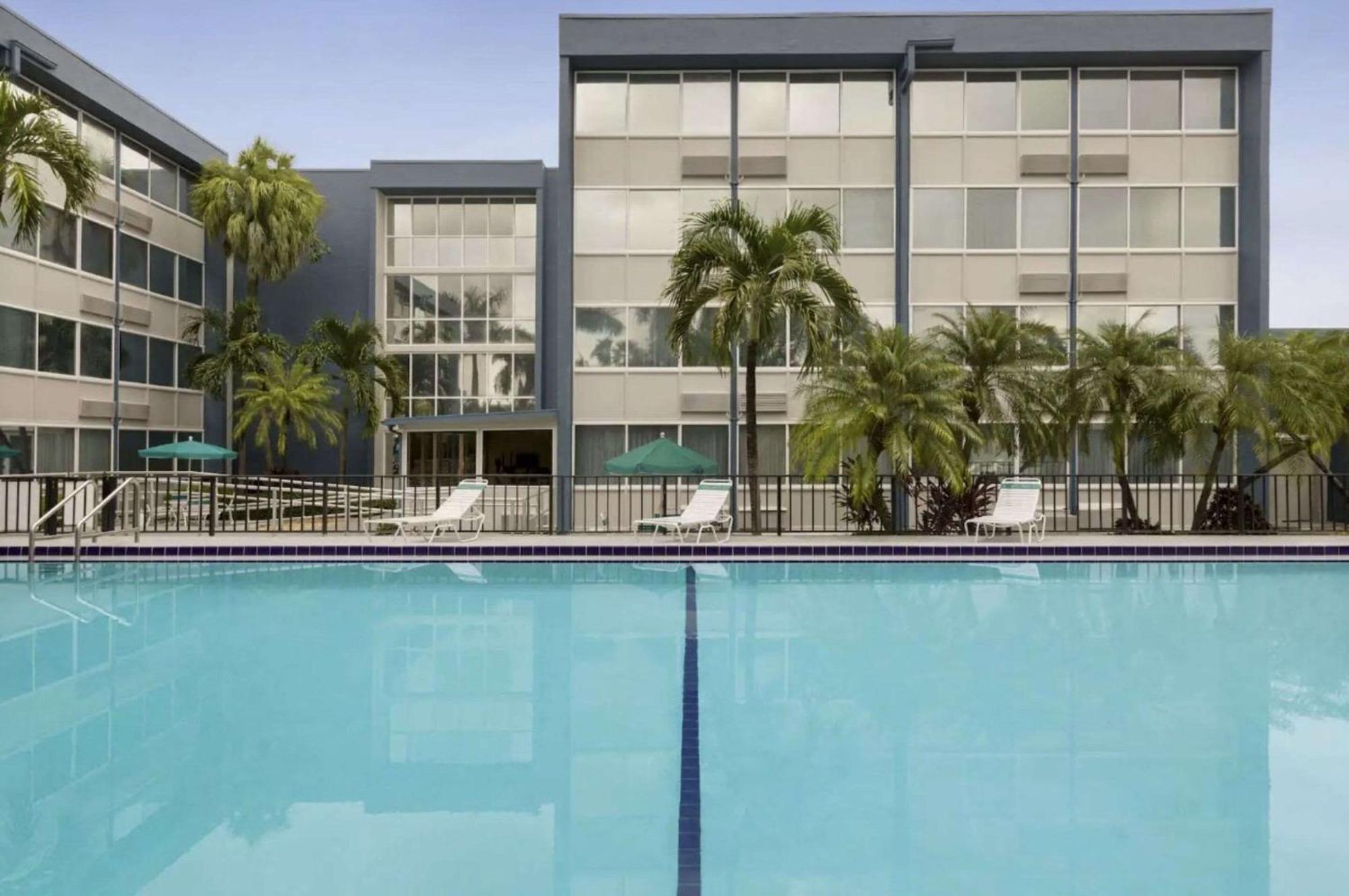 Envision Hotel Miami International Airport Екстер'єр фото